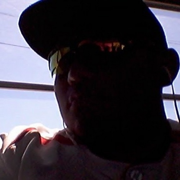 Profile Picture of Aaron Gallardo (@aaron_gallardo) on Poshmark