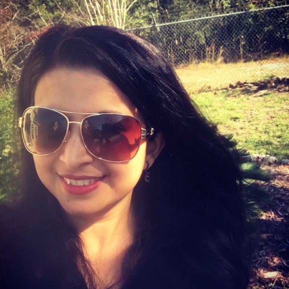 Profile Picture of Kamalkoli Bhattacharya (@kamalkolib) on Poshmark