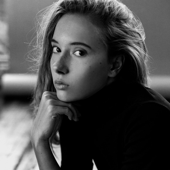 Profile Picture of Raphaëlle Belleau (@raphalleb3) on Poshmark