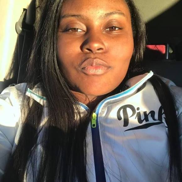 Profile Picture of Eschelle Smith (@eschelle19) on Poshmark