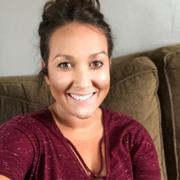 Profile Picture of Hayley Neiderman (@neidermanh) on Poshmark