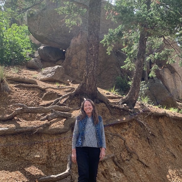 Profile Picture of Susie Winternitz (@swinternitz) on Poshmark