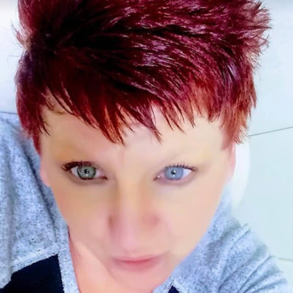 Profile Picture of Tina Taney (@tinacarfagno) on Poshmark