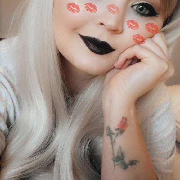 Profile Picture of Rowan Magennis (@rowanmag) on Poshmark