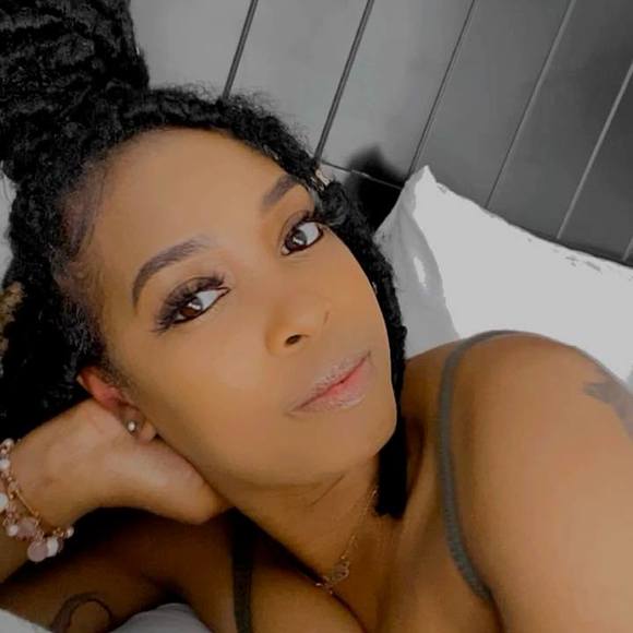 Profile Picture of Carleshia Smiley (@csmiley08) on Poshmark