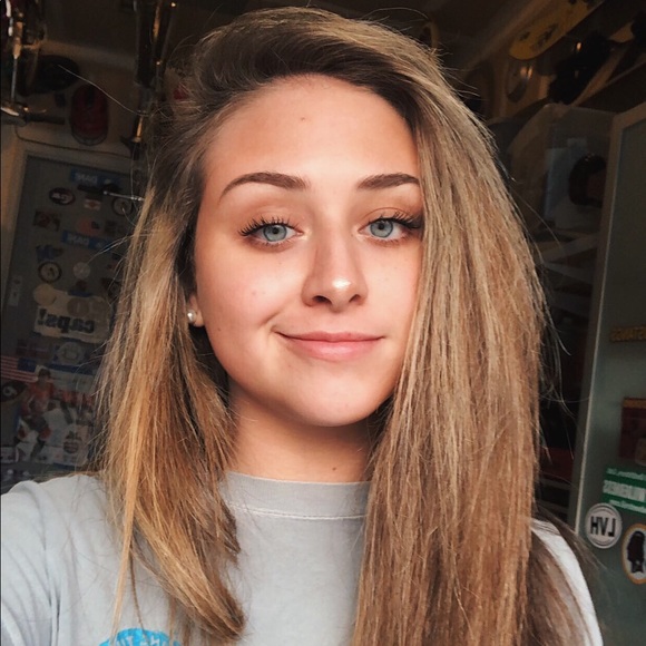 Profile Picture of Hayley Dillenseger (@haydill3) on Poshmark