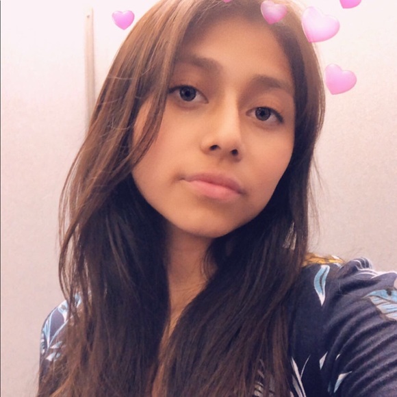 Profile Picture of Cindy Escobar (@cindyescobarx) on Poshmark