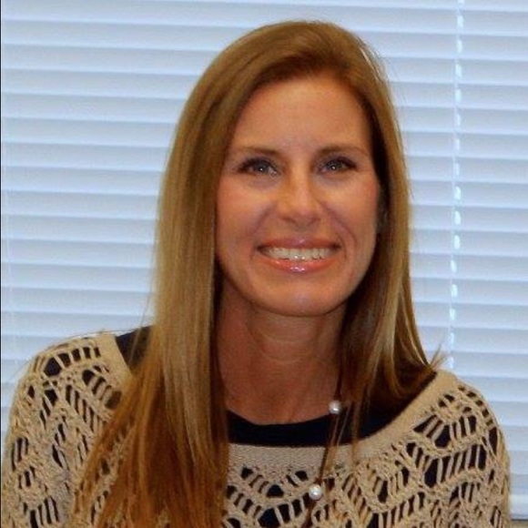 Profile Picture of Heather Cooksey (@heatherckc) on Poshmark