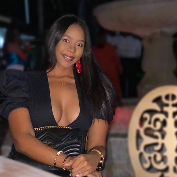 Claudia marcela Sinisterra - Poshmark Profile Picture of Claudia marcela Sinisterra (@claumar124) on Poshmark