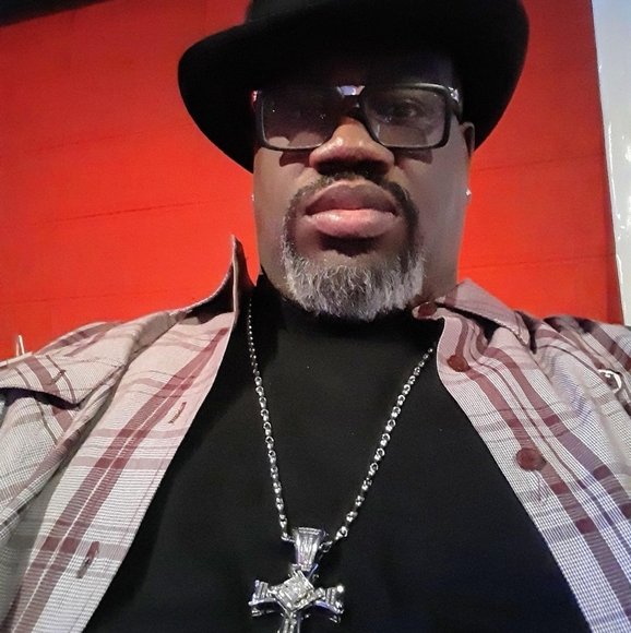 Profile Picture of Rollin Smith (@rollin_smith) on Poshmark