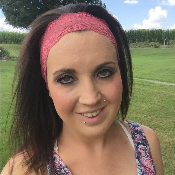 Profile Picture of Rhiannon Pool (@rpool2527) on Poshmark