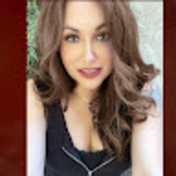 Profile Picture of Karmela Hilvers (@gunther2cool) on Poshmark