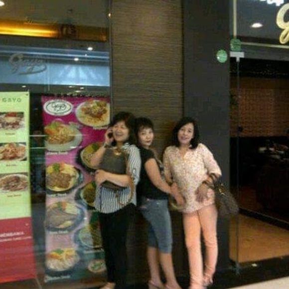 Profile Picture of Susan Hioe (@s_hioe) on Poshmark