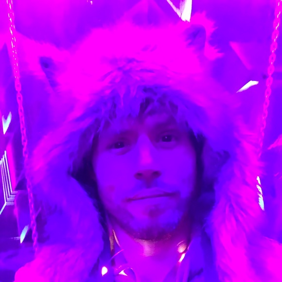 Profile Picture of Jason Thorpe (@thorpedowoods) on Poshmark