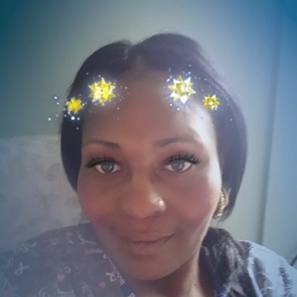 Profile Picture of Debbie Alexander (@leeon2233) on Poshmark