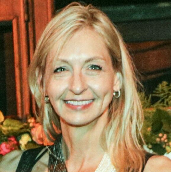 Profile Picture of Candy Howeth (@candyj1972) on Poshmark