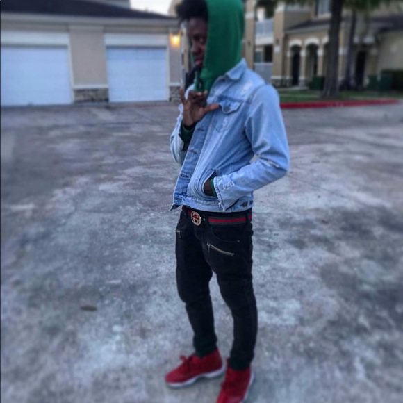Profile Picture of Aaron Gill (@aarrrroooo) on Poshmark