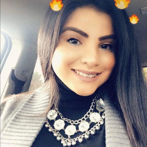 Profile Picture of Oliva Muratalla (@olivamuratalla) on Poshmark