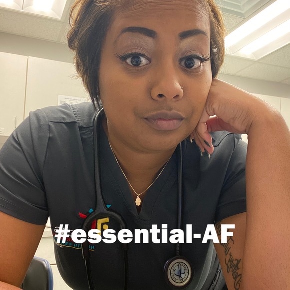 Profile Picture of Ouida Davenport (@ouidamw) on Poshmark