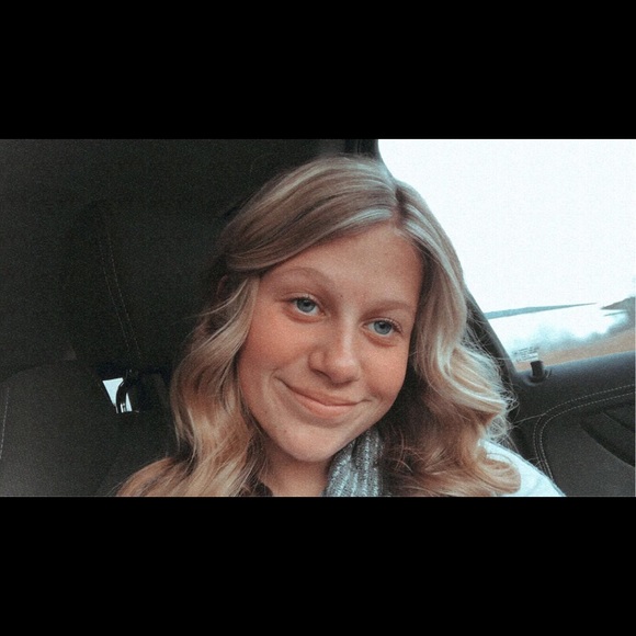 Profile Picture of Addison Geiser (@addisongeiser) on Poshmark