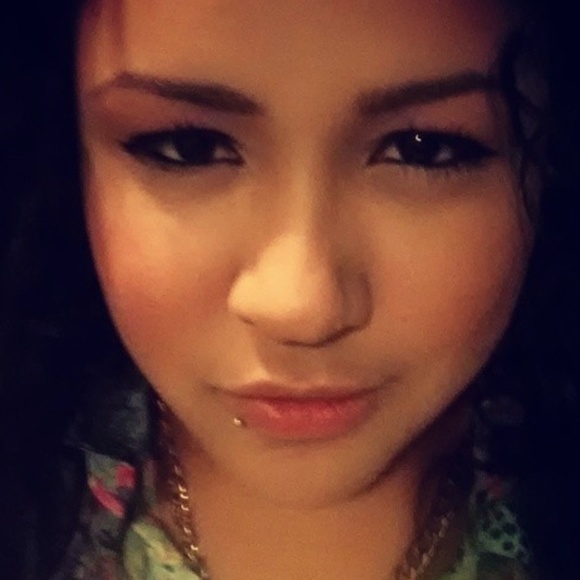 Profile Picture of Janet Soriano (@gorgeousbabee) on Poshmark