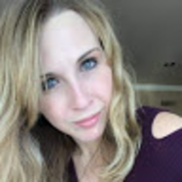 Profile Picture of Danielle Weatherholt (@dweatherholt521) on Poshmark