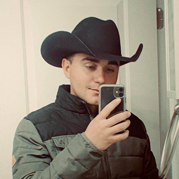 Profile Picture of Daniel Orta (@danielorta1996) on Poshmark
