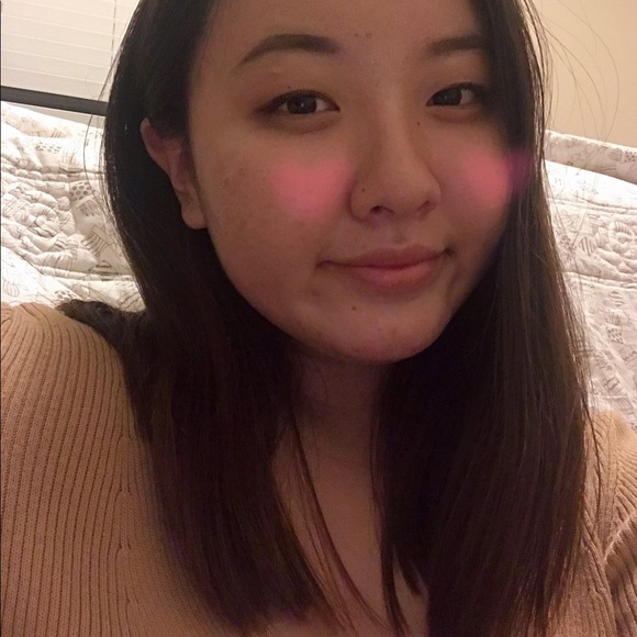 Profile Picture of Joy Pak (@joyypakk) on Poshmark