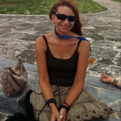 Profile Picture of Lara Fondulis (@laracf) on Twitter