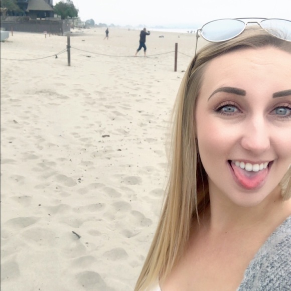 Profile Picture of Hannah Schudy (@hschudy) on Poshmark