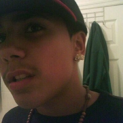 Profile Picture of Bryant Matos (@BezzleOnDeck) on Twitter