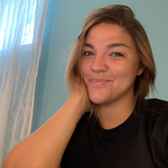 Profile Picture of Séphora Boukorras (@sephbks) on Poshmark