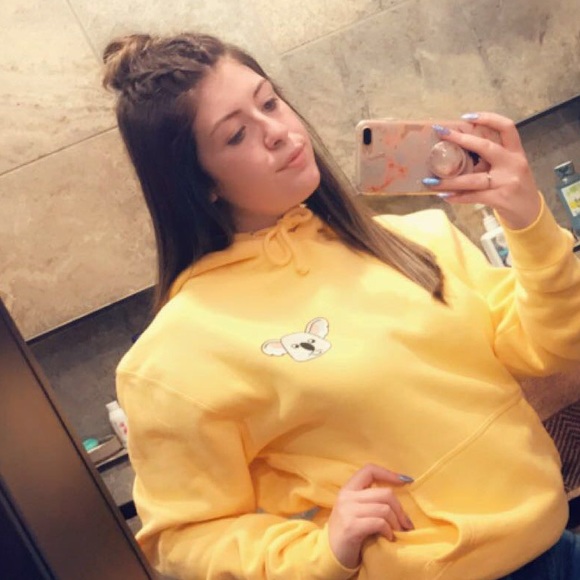 Profile Picture of Kyra Wohlgamuth (@kyra14) on Poshmark