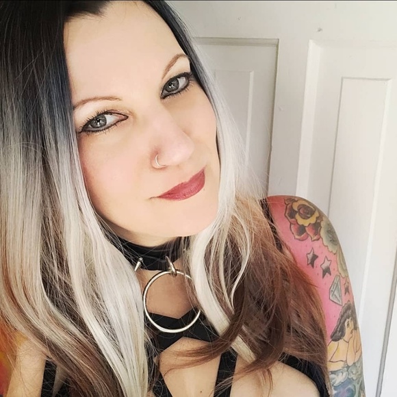 Profile Picture of Joanne Marlowe (@joannemarlowe) on Poshmark