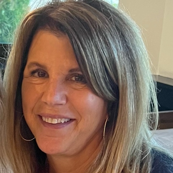 Profile Picture of Rene Conley (@designfairy3) on Poshmark