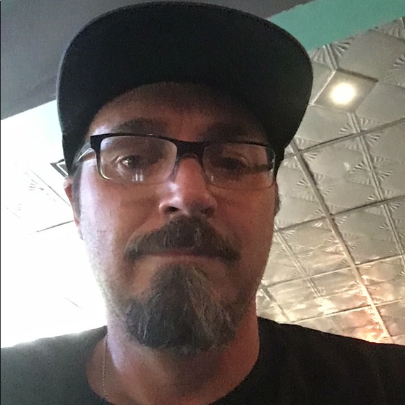 Profile Picture of Sam Vonsee (@samvonsee) on Poshmark