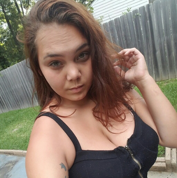 Profile Picture of Maya Teeuwissen (@starmet) on Poshmark