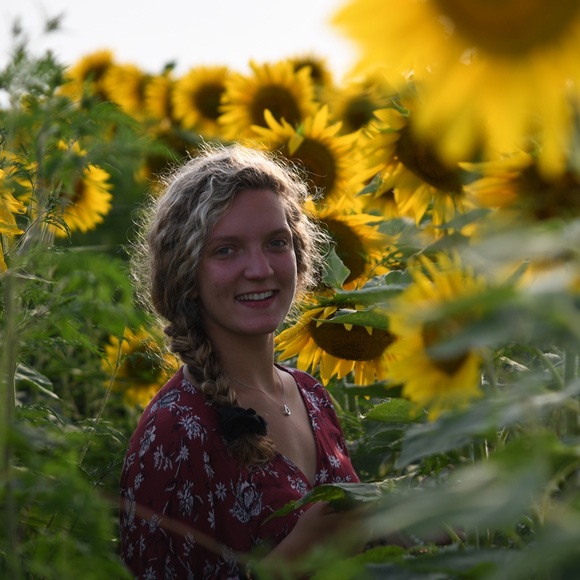 Profile Picture of Mary Cordova (@mary_cordova) on Poshmark