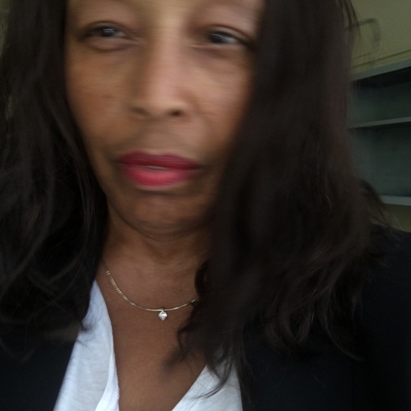 Profile Picture of Deborah Denigris (@star935) on Poshmark