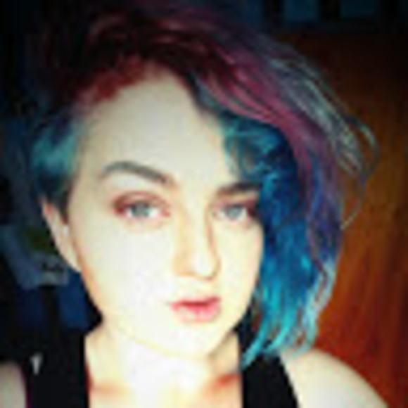 Profile Picture of Kena Zibung (@kenazibung) on Poshmark