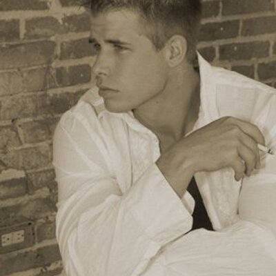 Profile Picture of Zach Gillis (@Jozagi) on Twitter