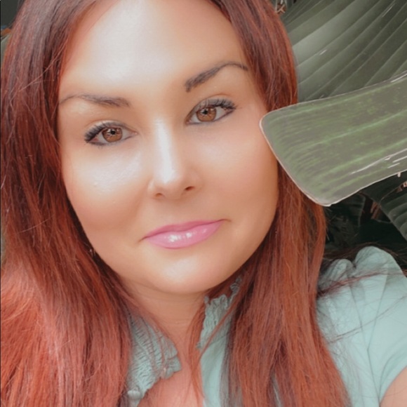 Profile Picture of Amanda Cadwallader (@amanda_c7878) on Poshmark