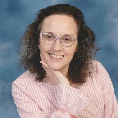 Profile Picture of Lynne OConnor (@LynneAtUCDH) on Twitter