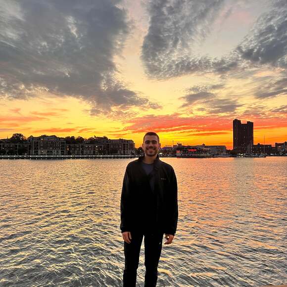 Profile Picture of Simon Moubarak (@itssimmoub) on Poshmark