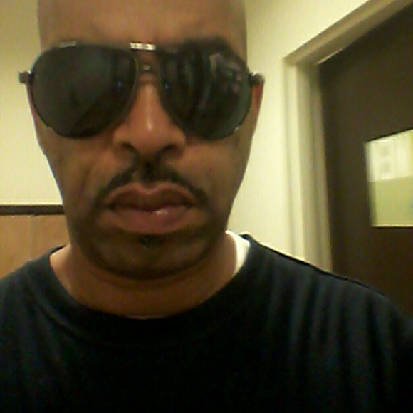 Profile Picture of James Dempsey (@gamen) on Poshmark