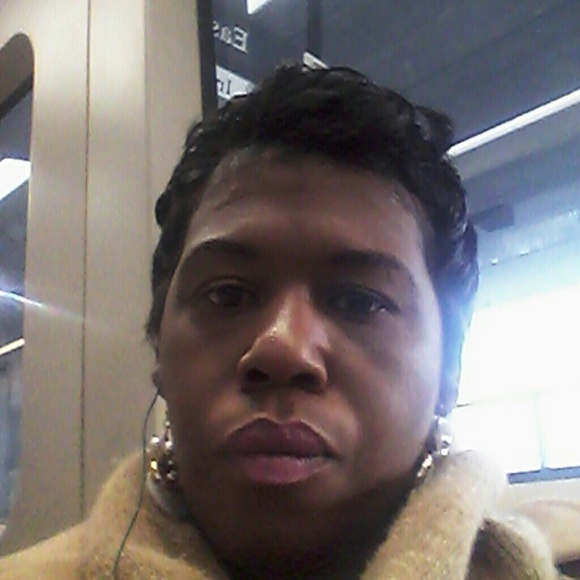 Profile Picture of Chyrea Murdaugh (@cbyrea) on Poshmark