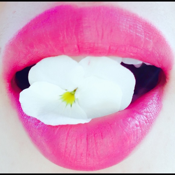 Profile Picture of Zhiwei Huang (@phuangzw09) on Poshmark