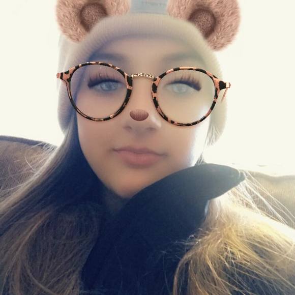 Profile Picture of Taylor Eckhart (@tayloreckhart) on Poshmark