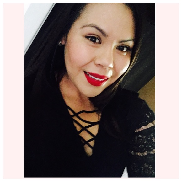 Profile Picture of Cecilia Gonzalez (@cecilpiceno) on Poshmark