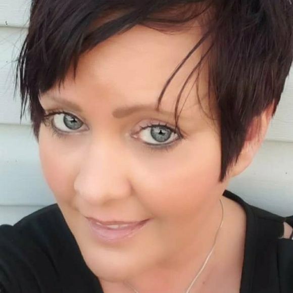 Profile Picture of Alicia Prokuski (@aprokuski) on Poshmark